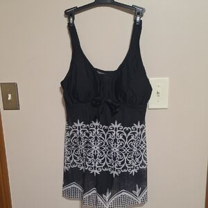 Black and White Sleeveless Top